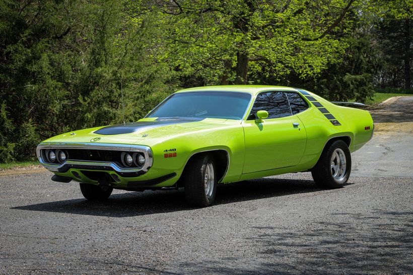 1971 Plymouth Road Runner With a 440 and a Five-Speed