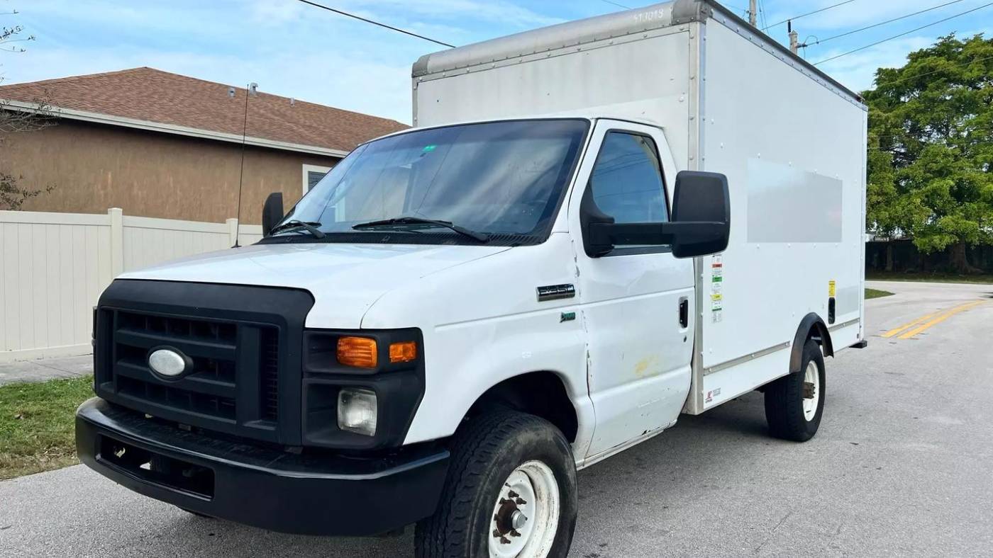  2015 Ford Econoline Commercial Cutaway E-350