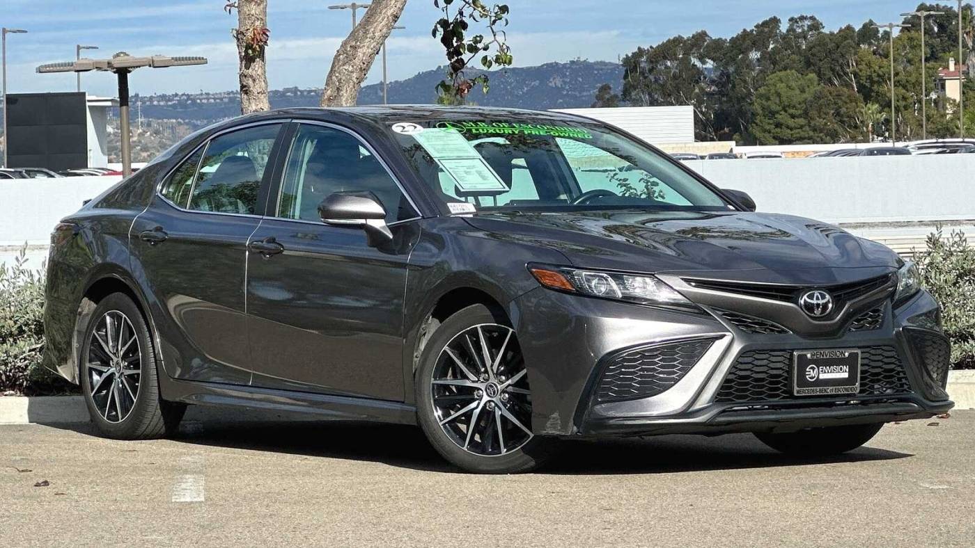  2022 Toyota Camry SE