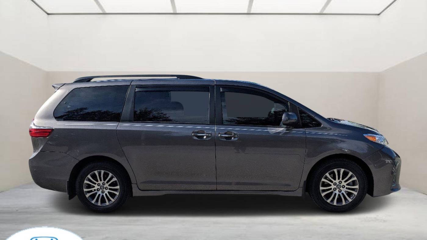  2020 Toyota Sienna XLE Auto Access Seat